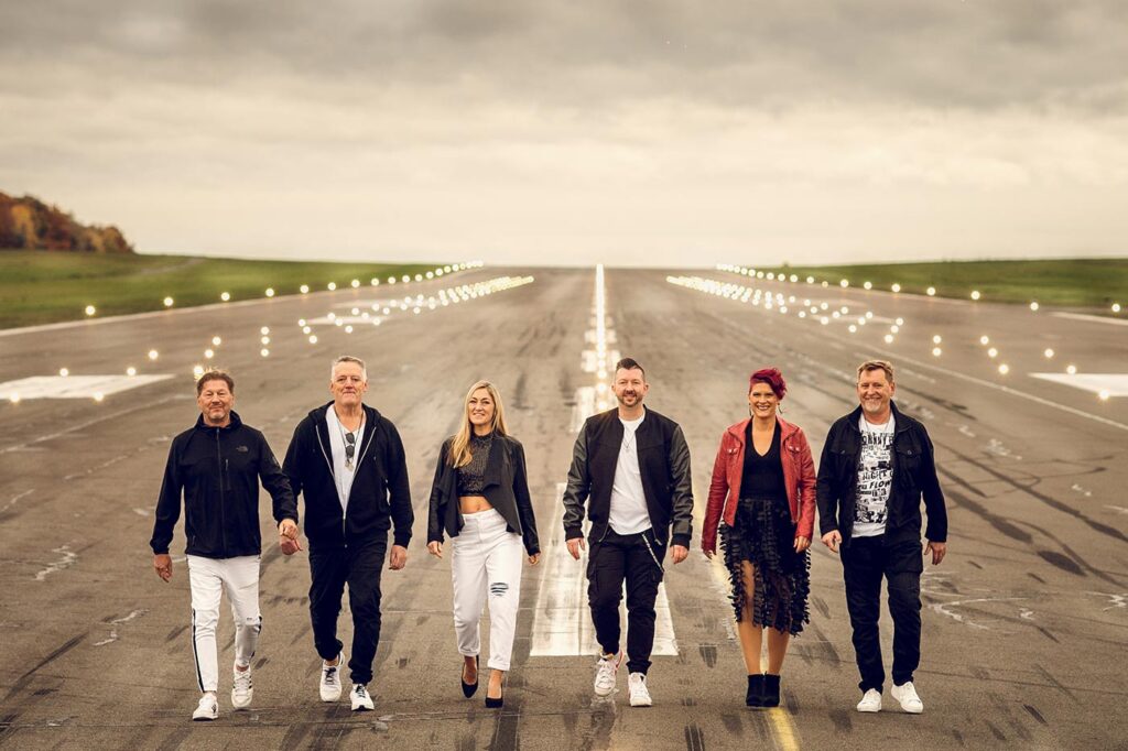 CHANGES_Flugfeld_gehend-web