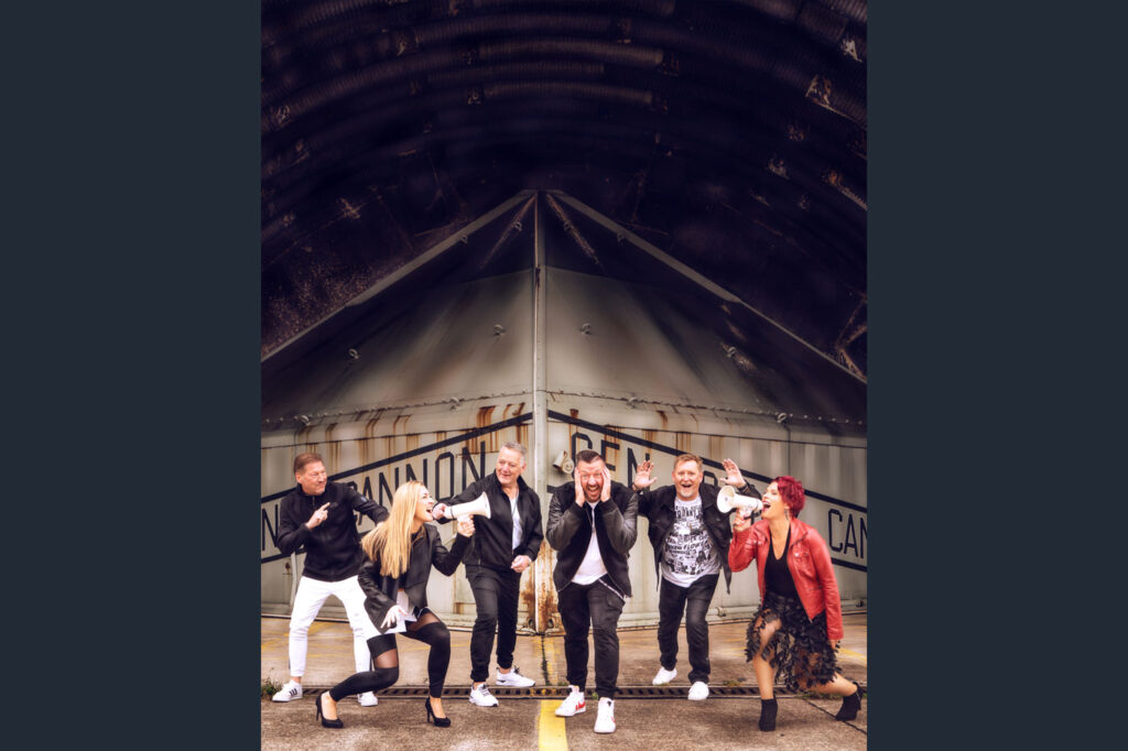 CHANGES_Shelter_hoch_scream-web