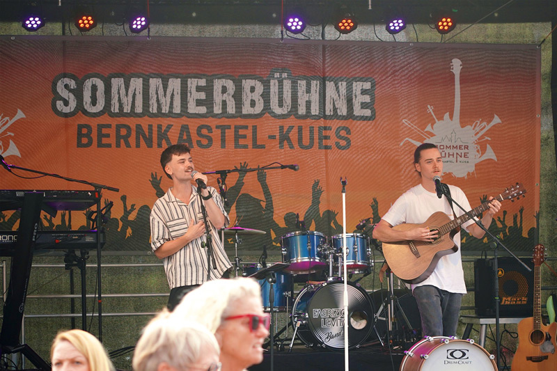 Sommerbühne Bernkastel-Kues No.3 | 11.07.2025 | Moselufer | "arens" | Eventmanagement: Bejoynt | Ton- und Licht: Dirk Palm | Foto: Achim Philipps | #sommerbuehnebks #einsommervollermusik