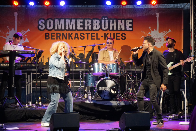 Sommerbühne Bernkastel-Kues No.3 | 10.07.2025 | Moselufer | "Fabrizio Levita & Band" | Eventmanagement: Bejoynt | Ton- und Licht: Dirk Palm | Foto: Achim Philipps | #sommerbuehnebks #einsommervollermusik
