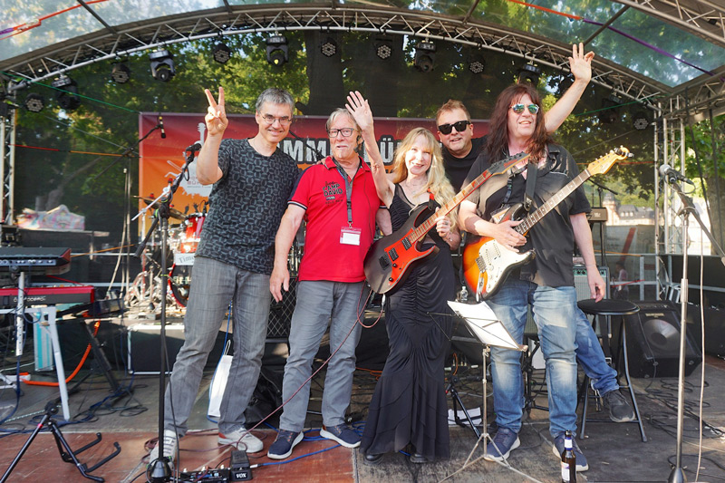 Sommerbühne Bernkastel-Kues No.4 | 17.07.2025 | Moselauen | "Times and Tales" | Eventmanagement: Bejoynt | Ton- und Licht: Dirk Palm | Foto: Achim Philipps | #sommerbuehnebks #einsommervollermusik