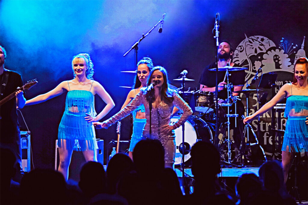 melissa-kross-mit-band